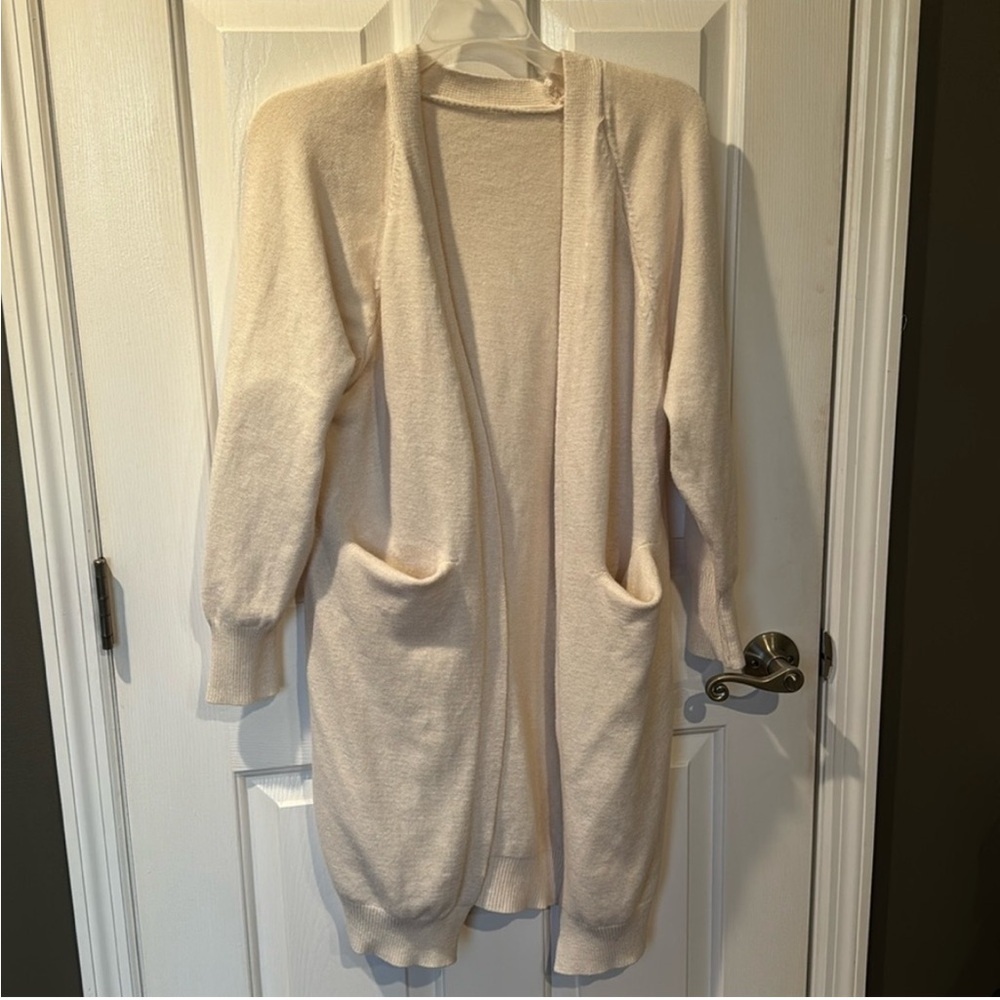 Cream cardigan with pockets